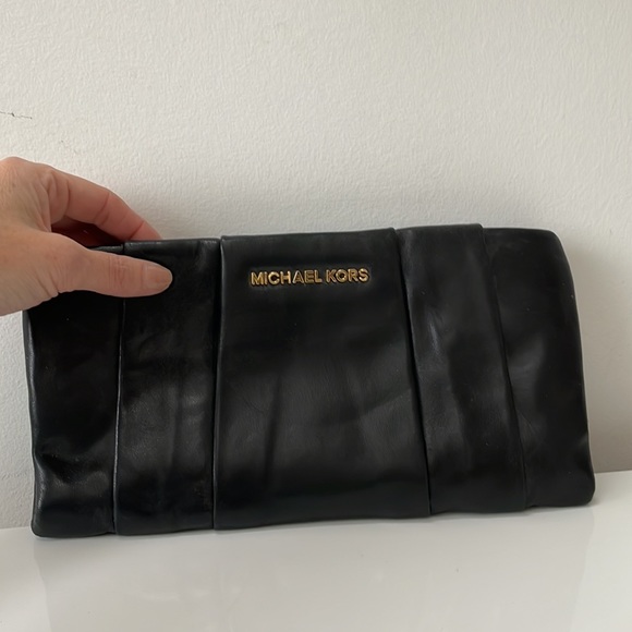 Micheal Kors Black leather Evening Clutch bag. - Picture 2 of 3